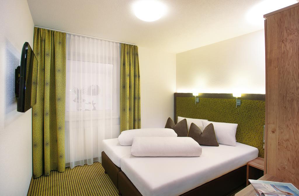 Hotel Garni Chasa Sulai イシュグル 部屋 写真