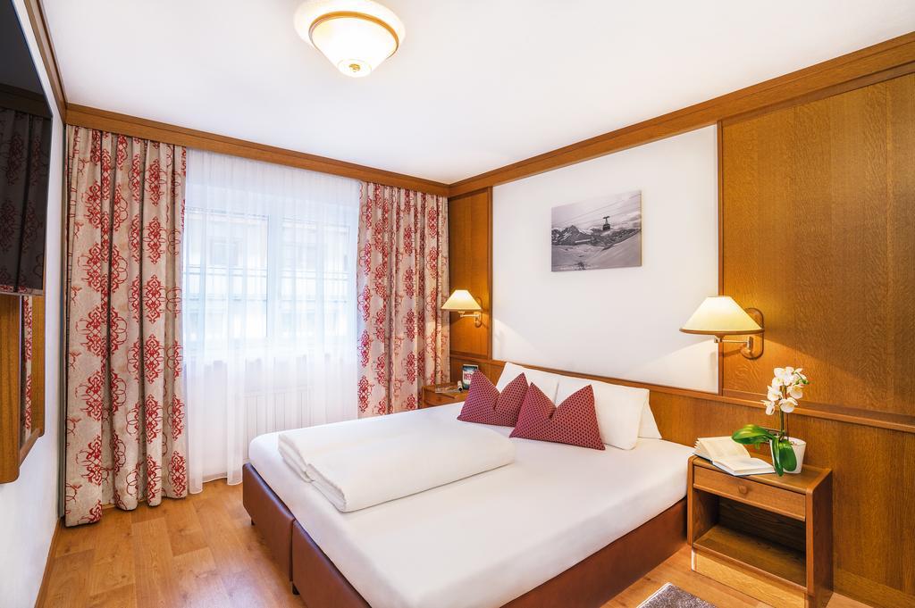 Hotel Garni Chasa Sulai イシュグル エクステリア 写真